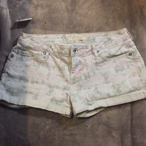 Women’s BULLHEAD NWT Floral Shorts